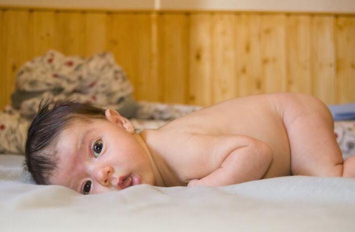 Tummy time: la importancia de colocar al bebé boca abajo